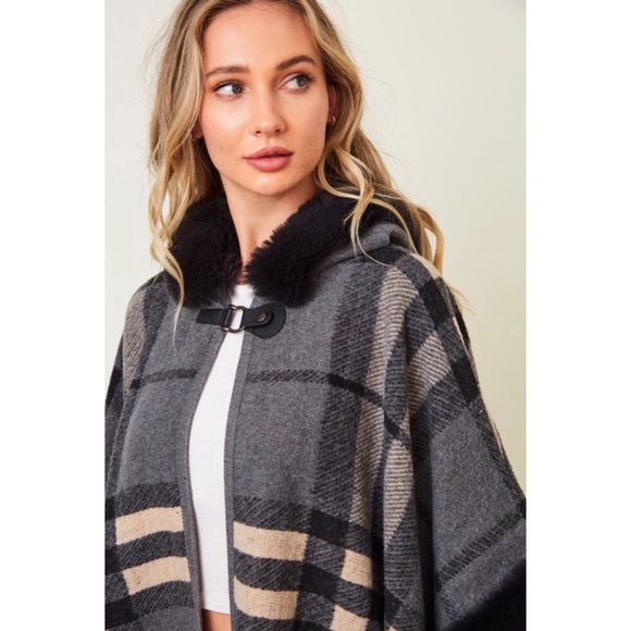 Gray & Cream Plaid Fur Trimmed Hooded Poncho Cape - Picture 7 of 8